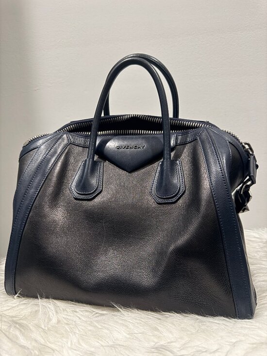 Givenchy Handbags - Givenchy Medium Antigona - navy-black - box leather